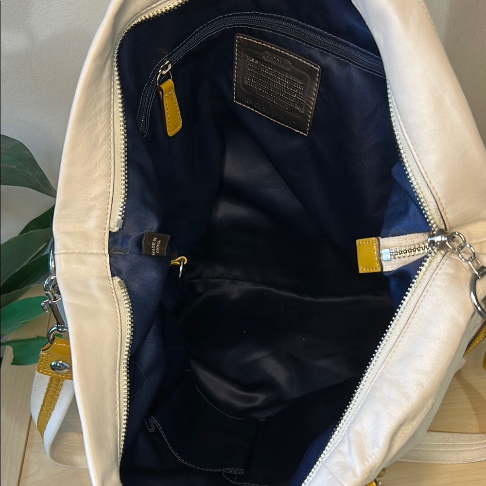 Y2K Poppy Collection Coach White Leather and Gold Tote Bag - Picture 11 of 11